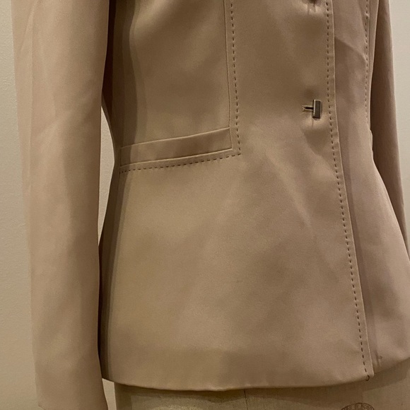 Tahari Womens Tan Blazer w Silver Buttons & Brown Contrast Stitching / Size 6 - Picture 9 of 15
